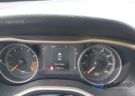 2015 Jeep Cherokee Latitude z USA, uszkodzony, nr VIN 1C4PJMCS9FW659314